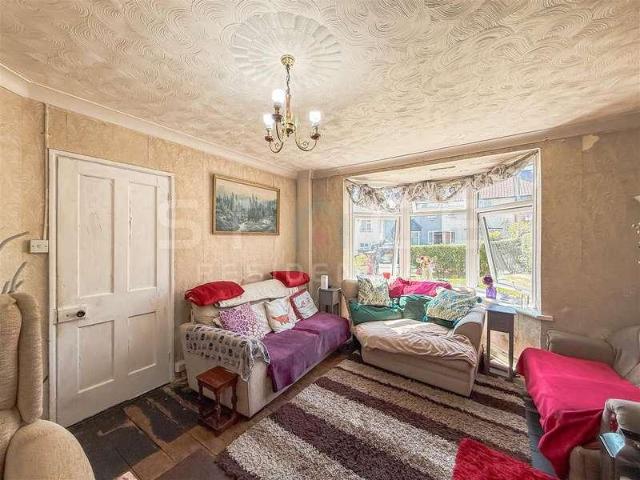House for sale in Burnt Oak, Greater London