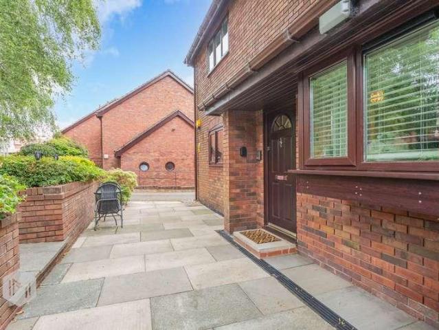 House for sale in Heaton, Lee Bank