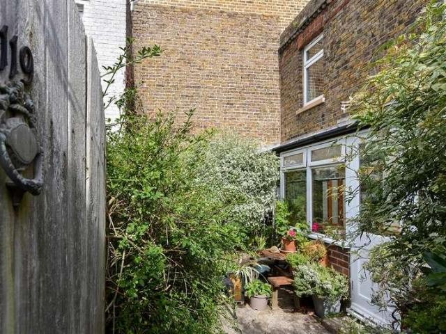 House for sale in Upton, Acol
