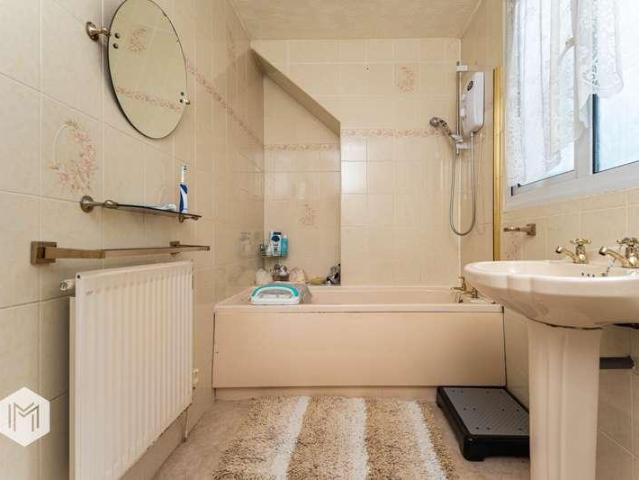 House for sale in Kirklees, Bury