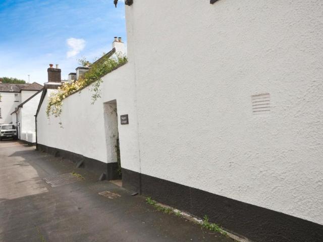 House for sale in Watergate, Devon