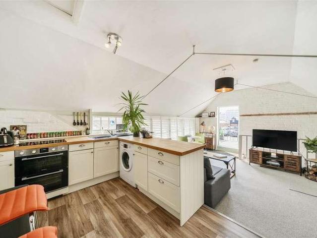 House for sale in Arundel, Clapham