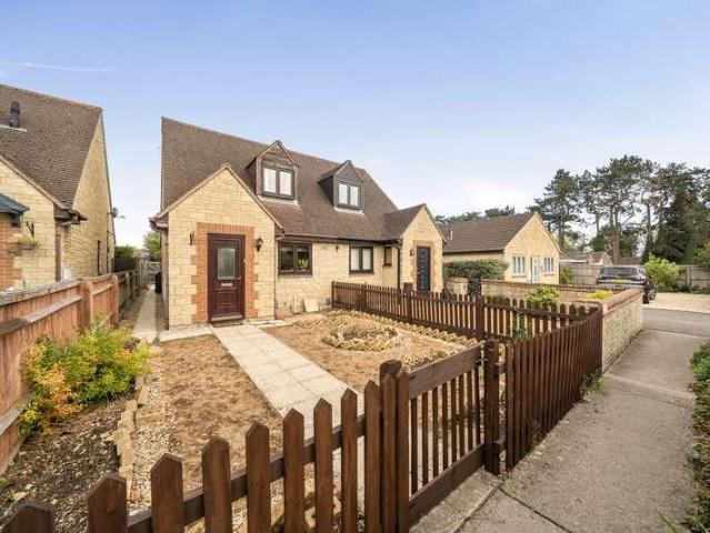 House for sale in Carterton, West Oxfordshire