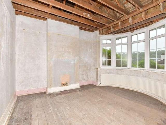 House for sale in London Borough of Croydon, Kenley