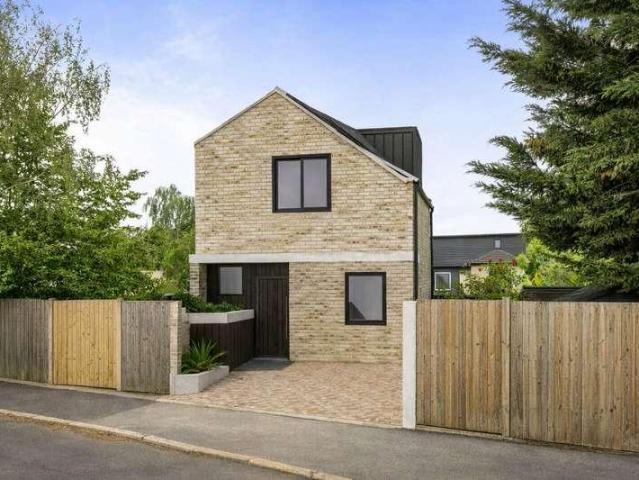 House for sale in New Malden, Greater London