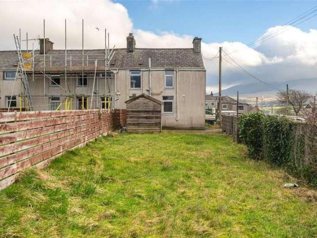 House for sale in Llanllyfni, Pen-y-groes