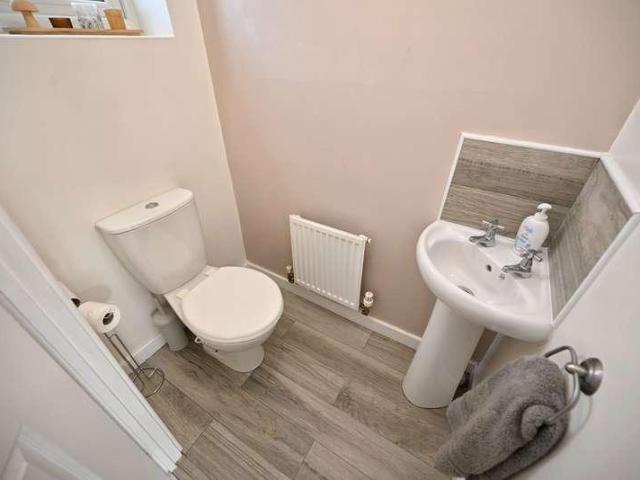 House for sale in Mapplewell, South Yorkshire