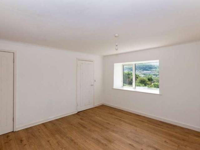 House for sale in Llanllyfni, Talysarn