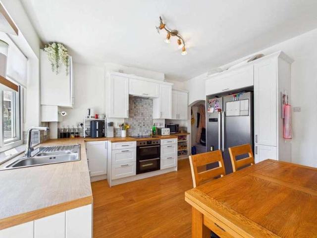 House for sale in Allerton Bywater, West Yorkshire