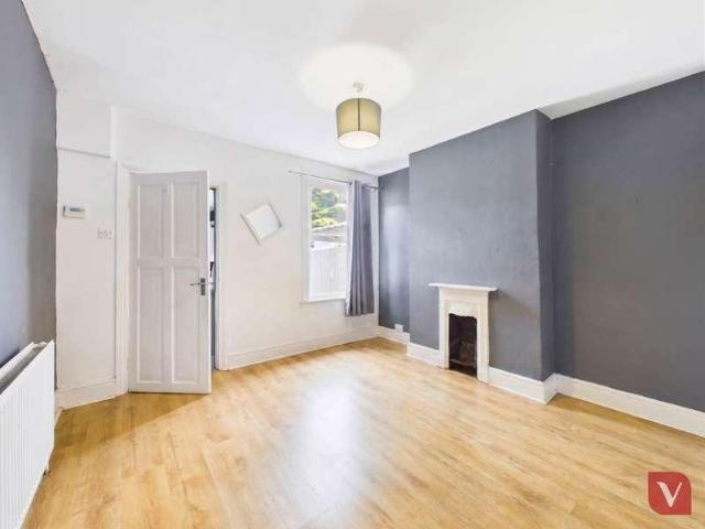 House for sale in Spring Park, Luton