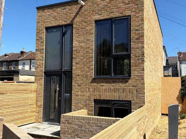House for sale in London Borough of Croydon, Selhurst