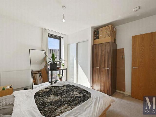 House for sale in Blackwall, Greater London