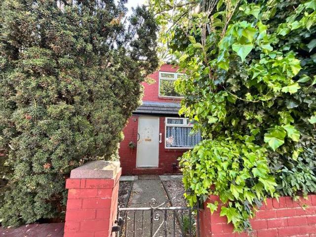 House for sale in Armley, West Yorkshire