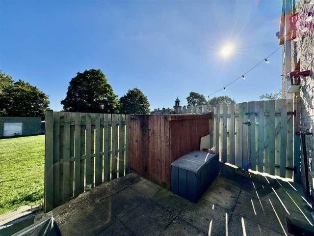 House for sale in Huddersfield, West Yorkshire
