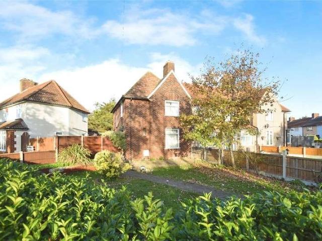 House for sale in London Borough of Barking and Dagenham, Greater London