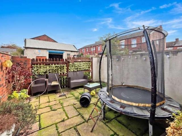 House for sale in Cowlishaw, Oldham
