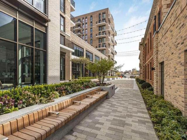 House for sale in Bromley-by-Bow, Mile End