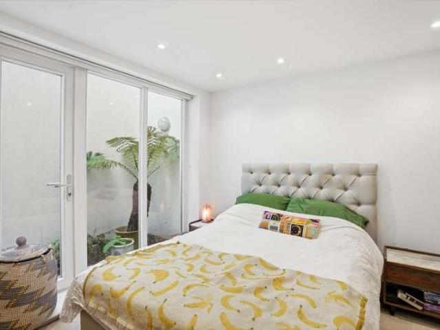 House for sale in London Borough of Lewisham, Forest Hill
