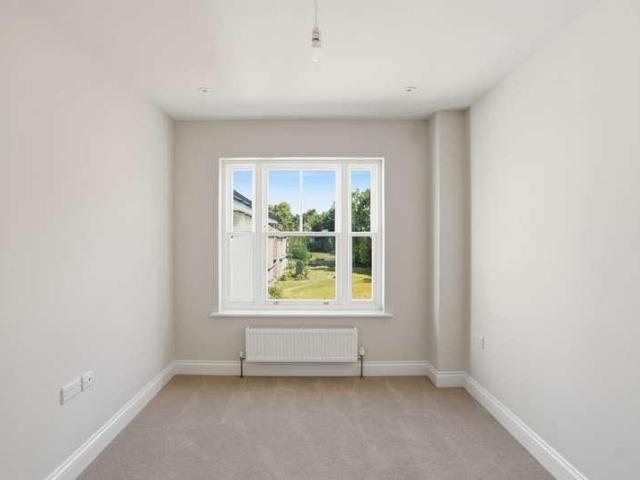 House for sale in Woodcote, Epsom