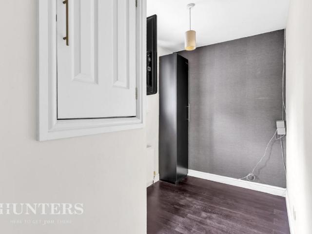 House for sale in Lady House, Burnedge