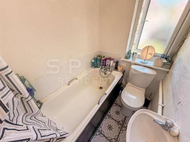 House for sale in Burnt Oak, Greater London