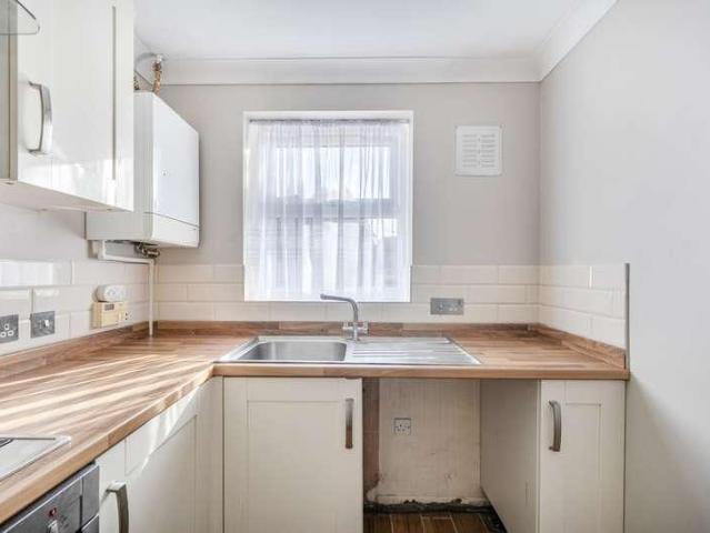 House for sale in West Bedfont, Spelthorne