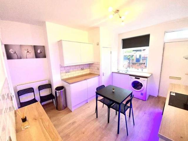 House for sale in Hyde Park, West Yorkshire