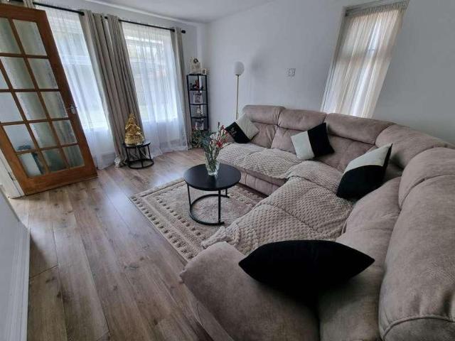 House for sale in Belgrave, Old Wharf