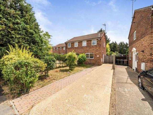 House for sale in Lewsey Farm, Luton