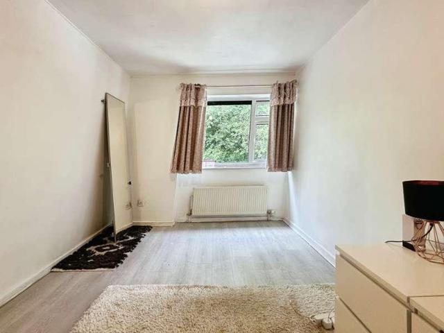 House for sale in Kirklees, Bury