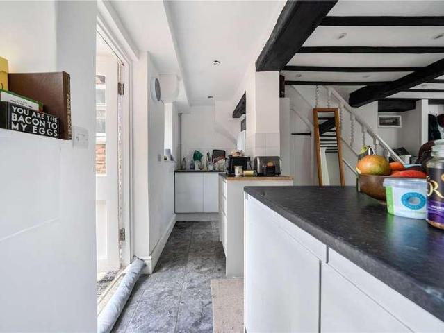 House for sale in Fole, Surrey