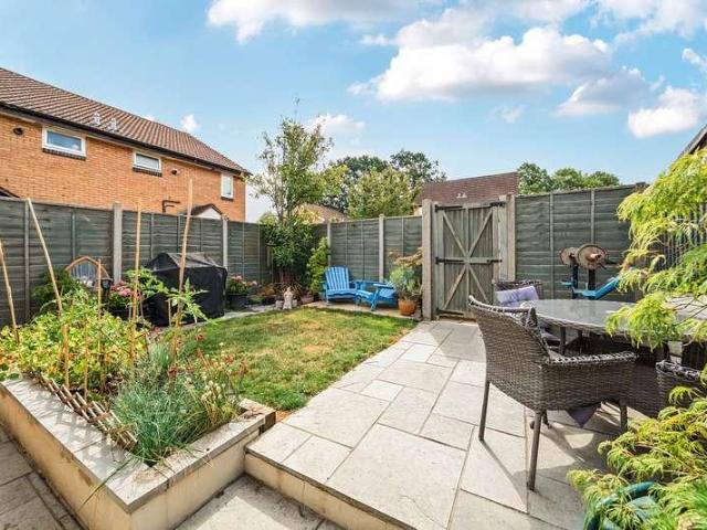 House for sale in Goldsworth Park, Woking