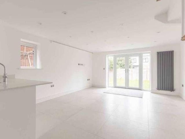 House for sale in Slough, Myrke