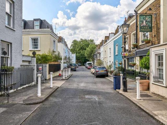 House for sale in Earl's Court, Greater London