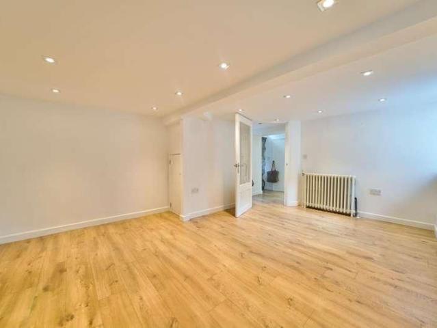 House for sale in Fortuneswell, East Dorset
