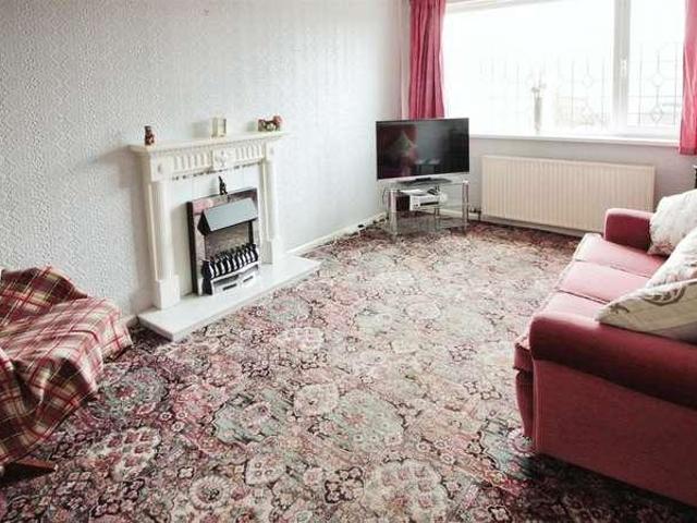 House for sale in Wakefield, Moorhouse