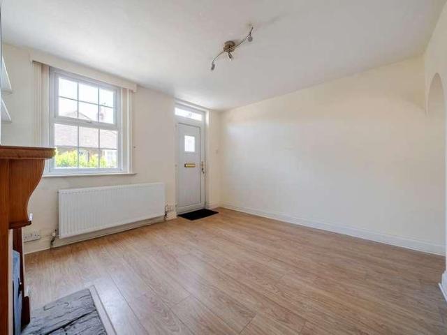 House for sale in Fole, Surrey
