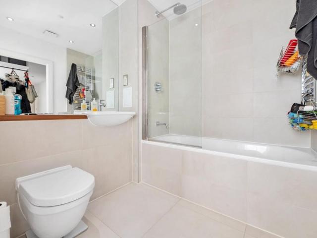 House for sale in Stoke Newington, Greater London