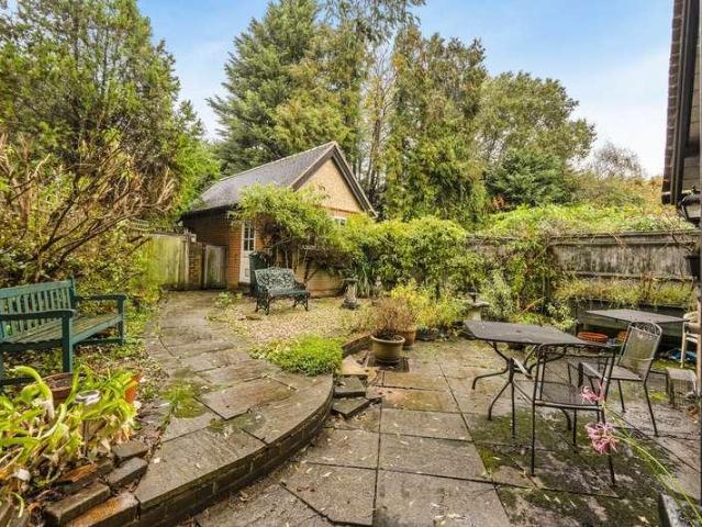 House for sale in Denham, Gerrards Cross and Chalfonts Community Board, Tatling End