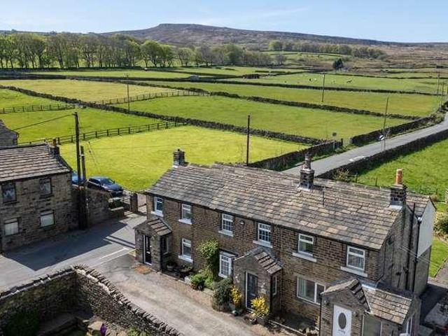 House for sale in Meltham, West Yorkshire