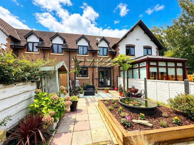 House for sale in Guide Bridge, Greenheys