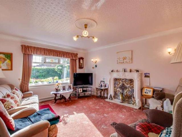 House for sale in Wakefield, Outwood
