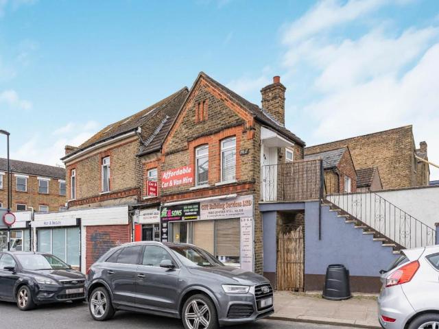 House for sale in London Borough of Lewisham, Bell Green