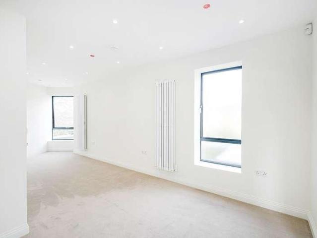 House for sale in London Borough of Redbridge, Greater London