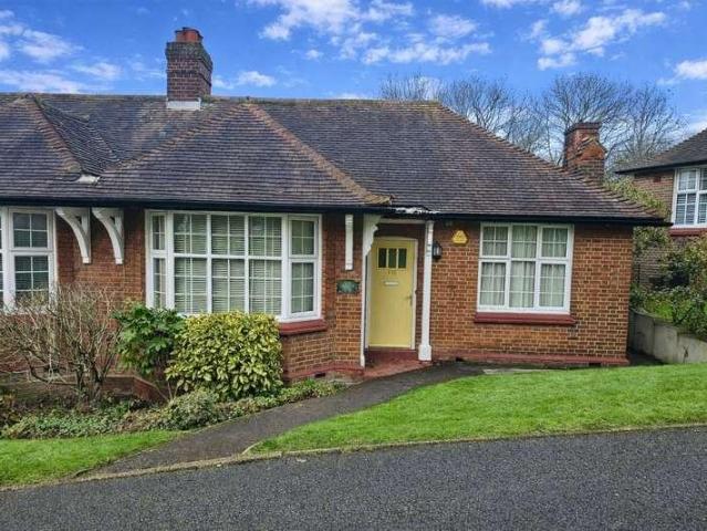 House for sale in Mill Hill, Greater London