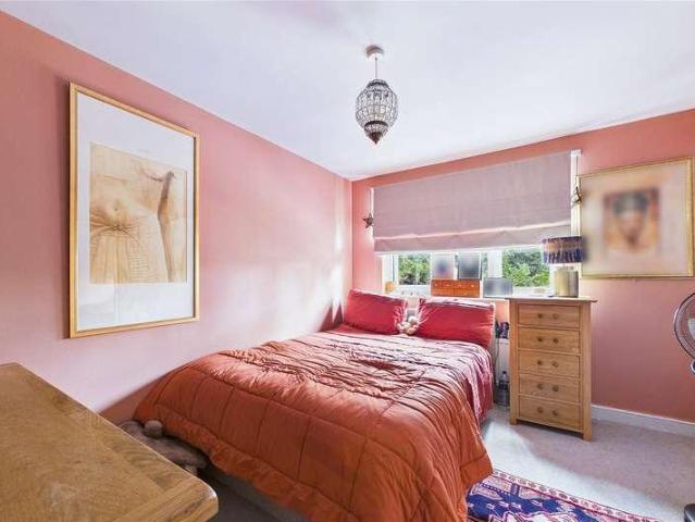 House for sale in Heol-las, Surrey