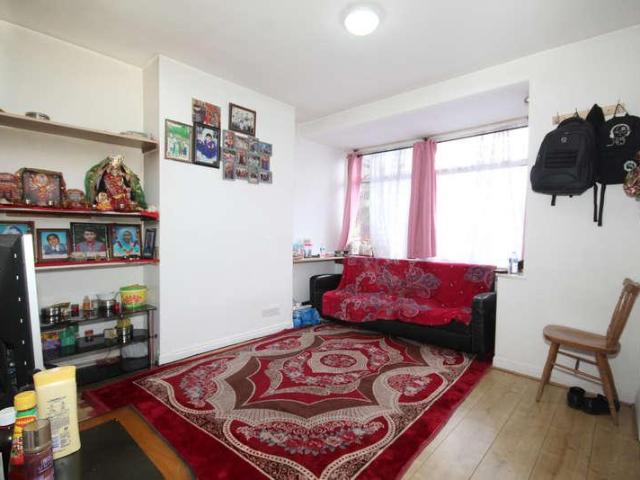 House for sale in London Borough of Ealing, Perivale