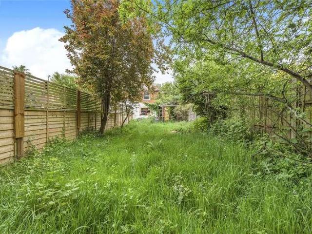 House for sale in Heol-las, Surrey