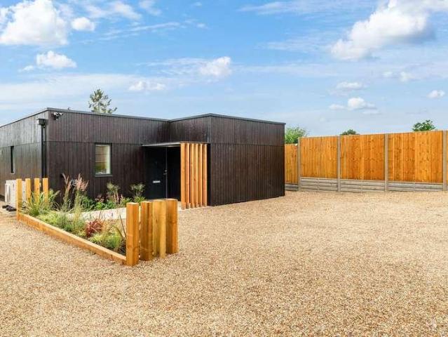 House for sale in Hillview, Surrey