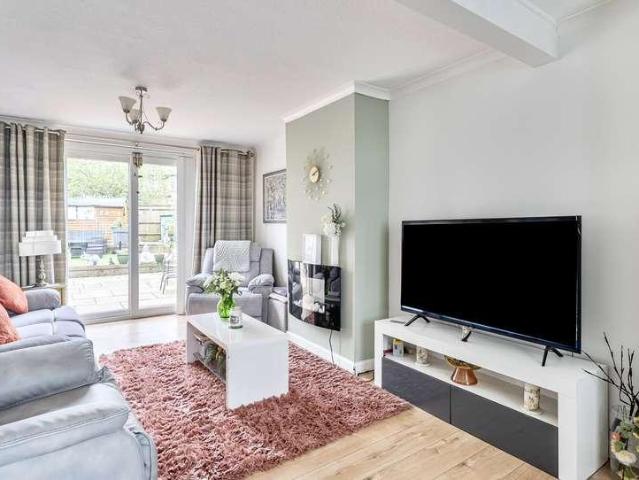 House for sale in Rosehill, Greater London